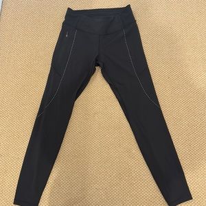 NWOT Lululemon reflective three pocket (one with zipper) leggings size 8